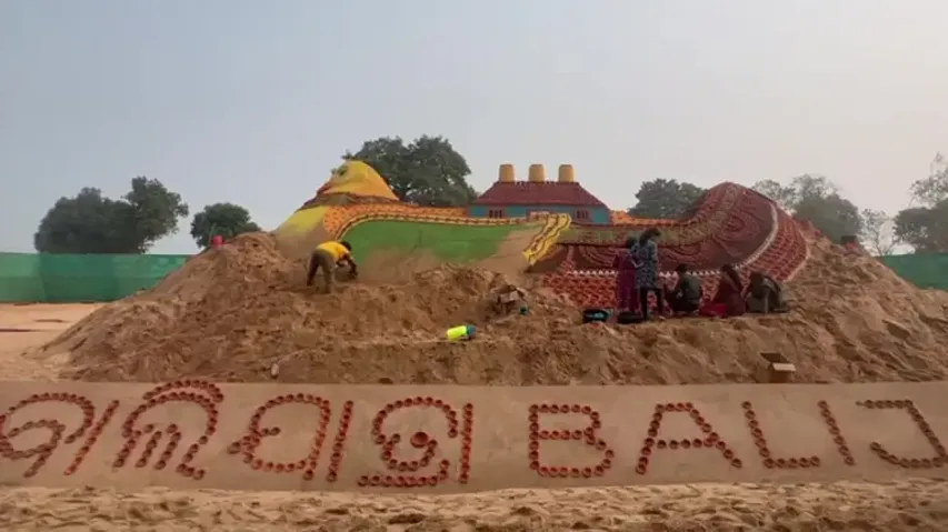 Sand art by Sudarsan Patnaik at Bali Yatra aims for Limca records