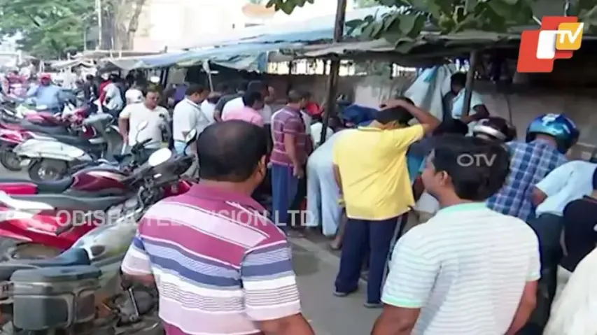Fish market crowded as people celebrate Chhadakhai today