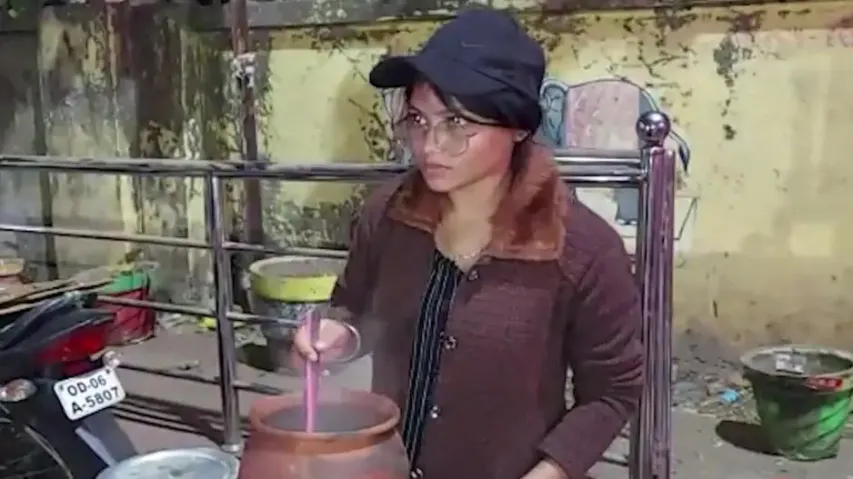 Meet Odisha girl who sells tea to become IAS officer