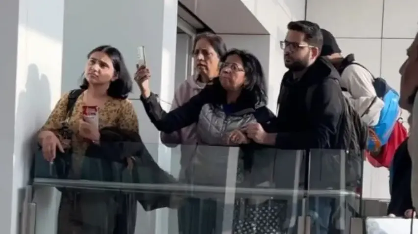 SpiceJet ‘locks’ passengers on aerobridge, denies drinking water at Delhi airport