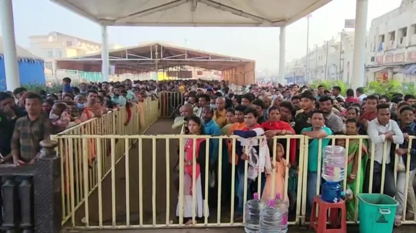 Huge Rush At Srimandir