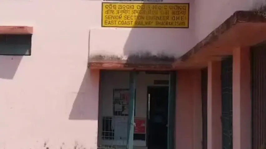 Miscreants loot Railway dept senior section engineer’s office after tying up staff in Bhadrak  