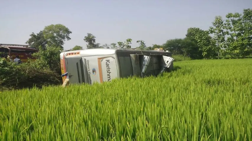 16 passengers injured in road mishap