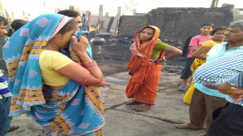 Over 100 houses gutted in two fire mishaps in Odisha