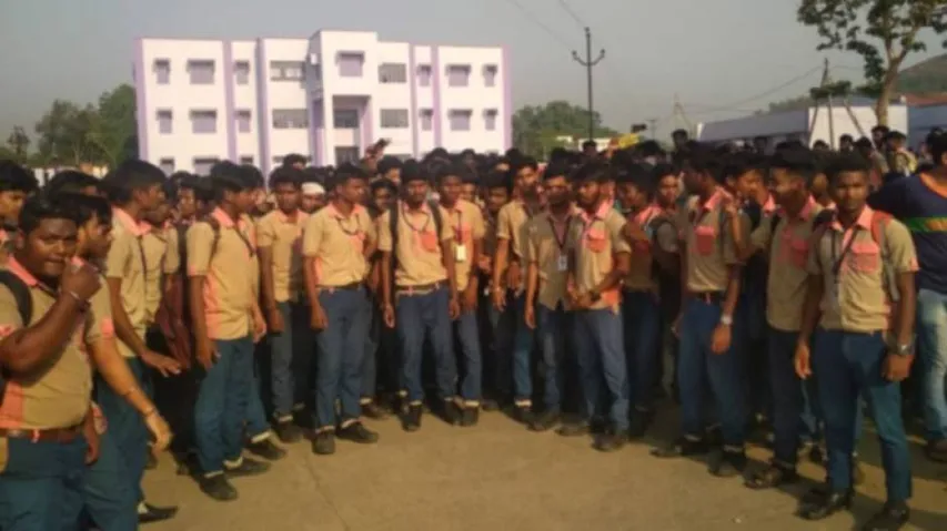 Rourkela Govt ITI student returning from Fani restoration work falls off train, dies