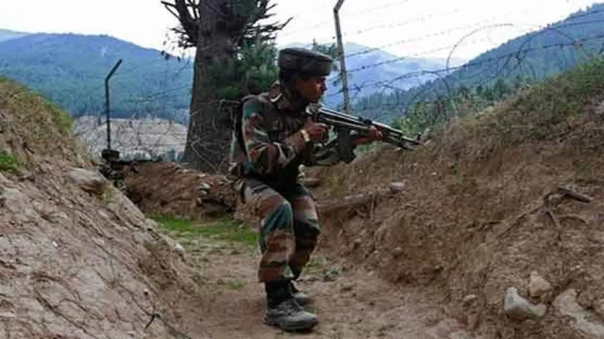Indian, Pakistani troops exchange fire on LoC