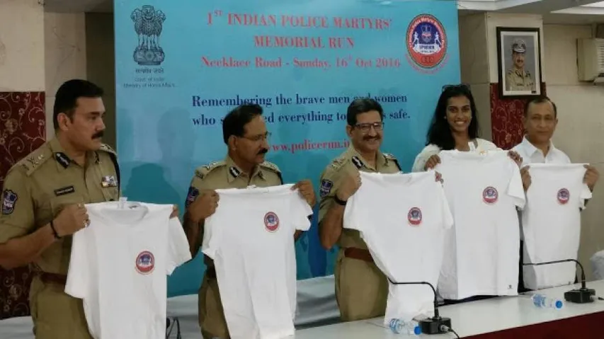 T'gana Guv flags off Indian Police Martyrs' Memorial Run