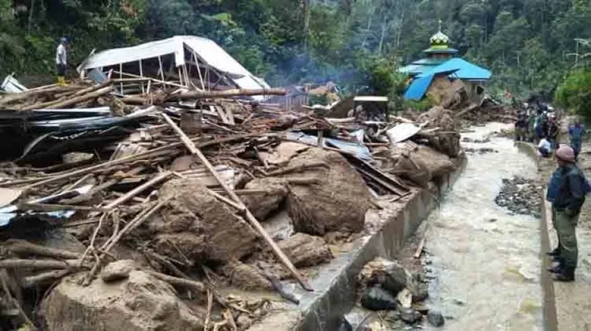 22 killed in Indonesia flash floods, landslides
