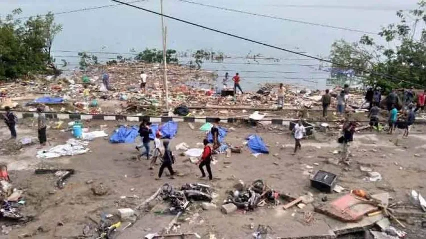 Death toll from Indonesia's quakes, tsunami soars to 832