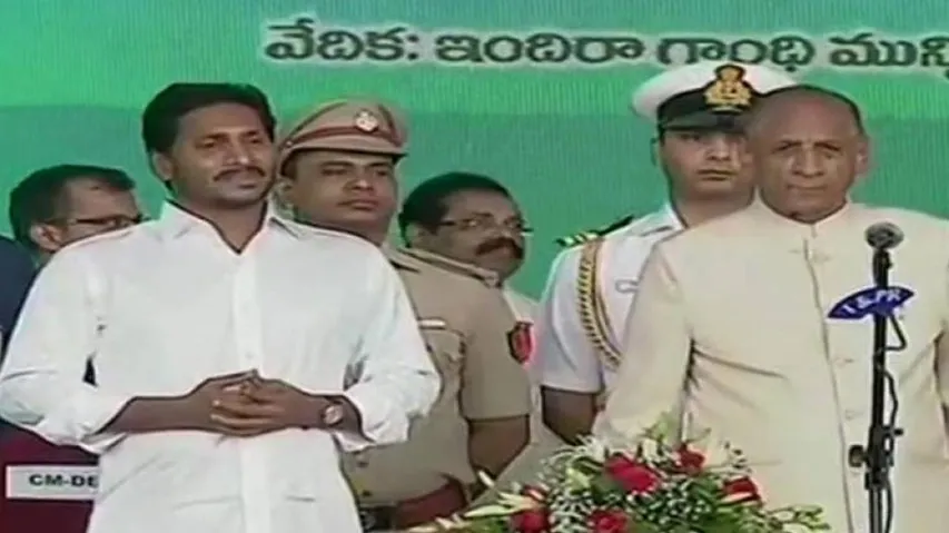 Jagan Mohan Reddy takes oath as Andhra Pradesh CM