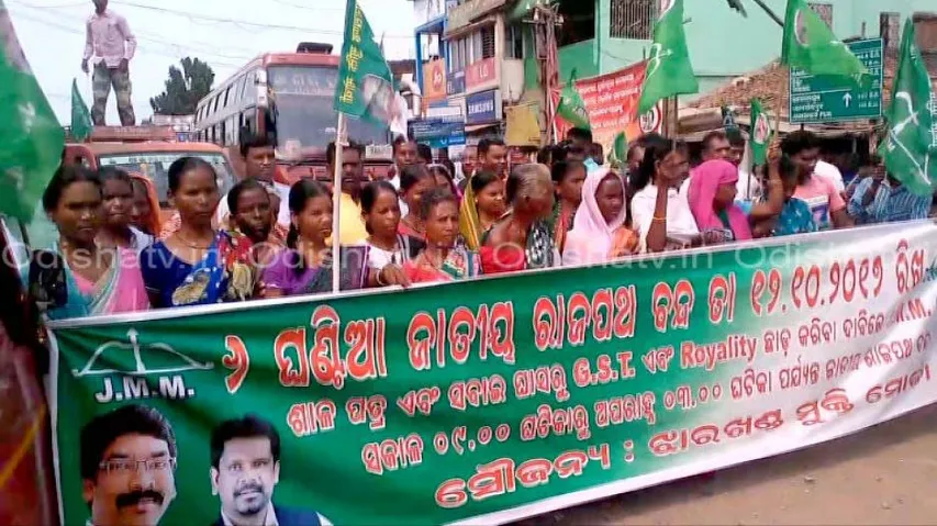 JMM shuts NH demanding GST exemption on Sabai Grass, Sal leaf