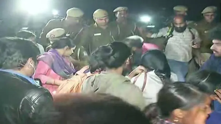 About 100 JNU Students Detained, Some Injured In Baton-Charge By Police