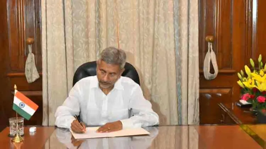 Jaishankar follows Sushma in Twitter response to Indians in problems