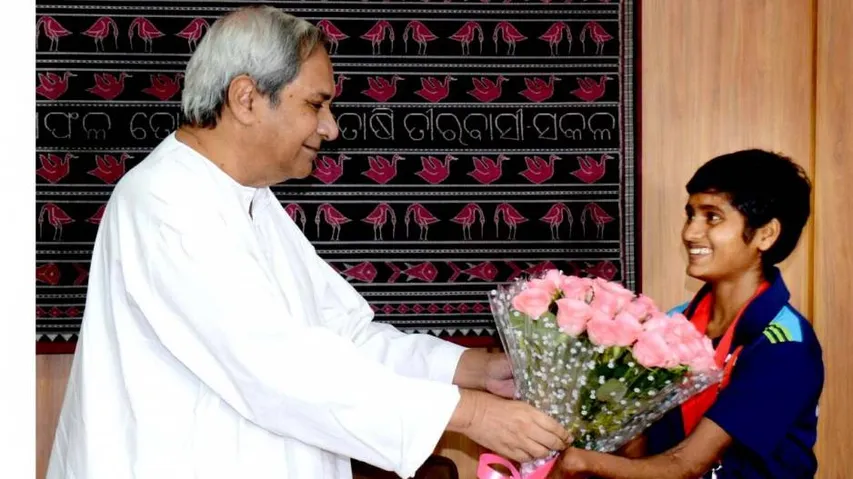 Naveen felicitates para athlete Jayanti Behera