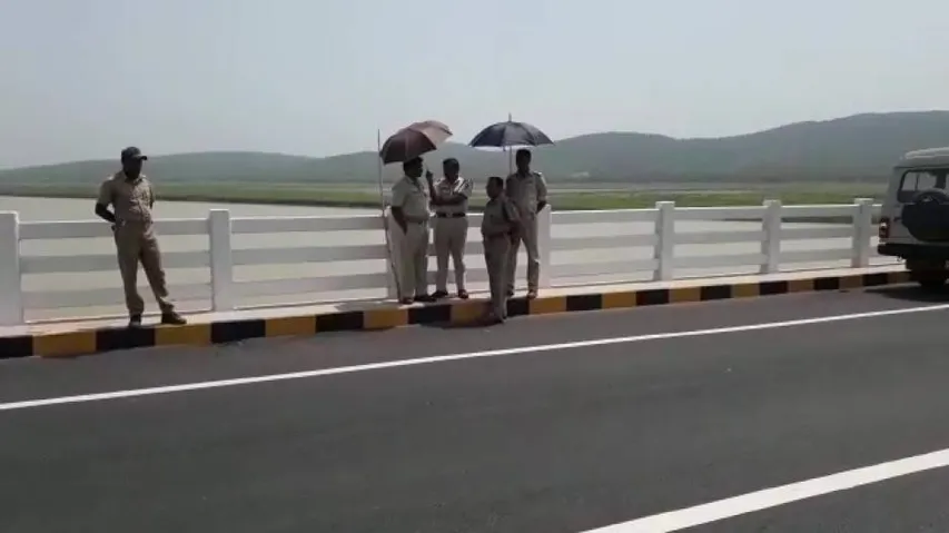 Five detained for discarding friend's body under bridge