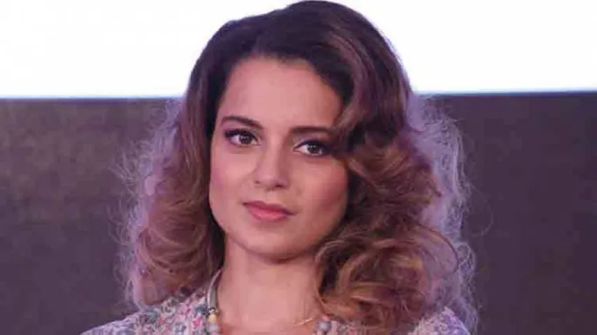 Kangana turns railway ticketseller at Mumbai station