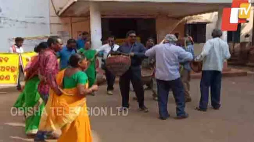 With Drums, Handia & Mosquito Nets, Tribals Protest At BDO Office In Odisha