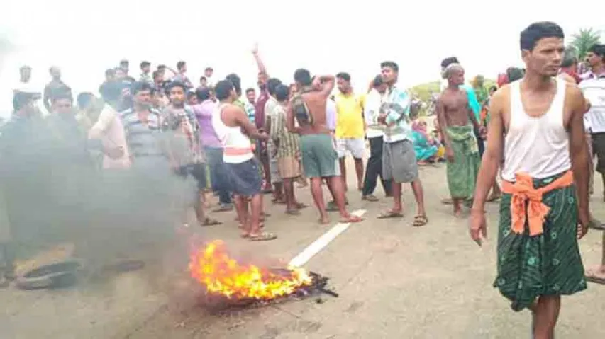 Youth picked by cops over mobile theft dies, kin allege foul play