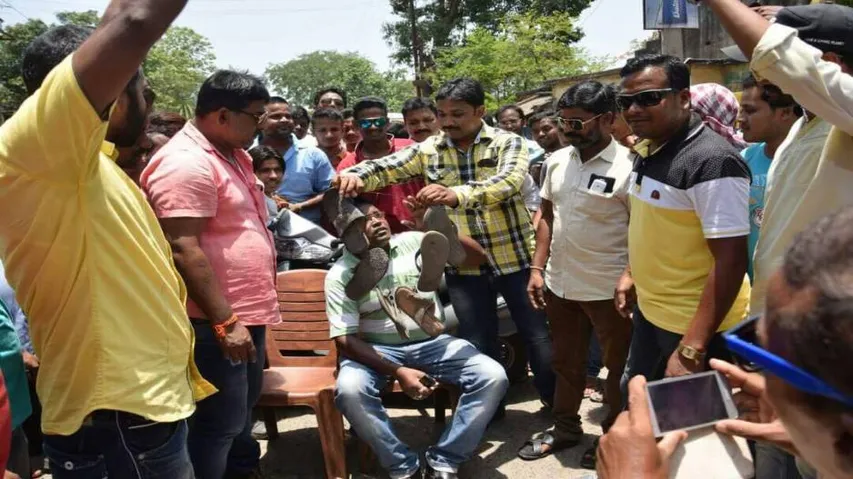 Locals force NESCO official to wear shoe garland over undeclared power cut