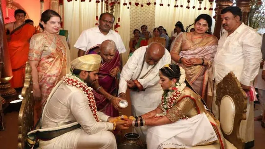 Former CM Kumaraswamy son's wedding sparks row over lockdown 'violation'