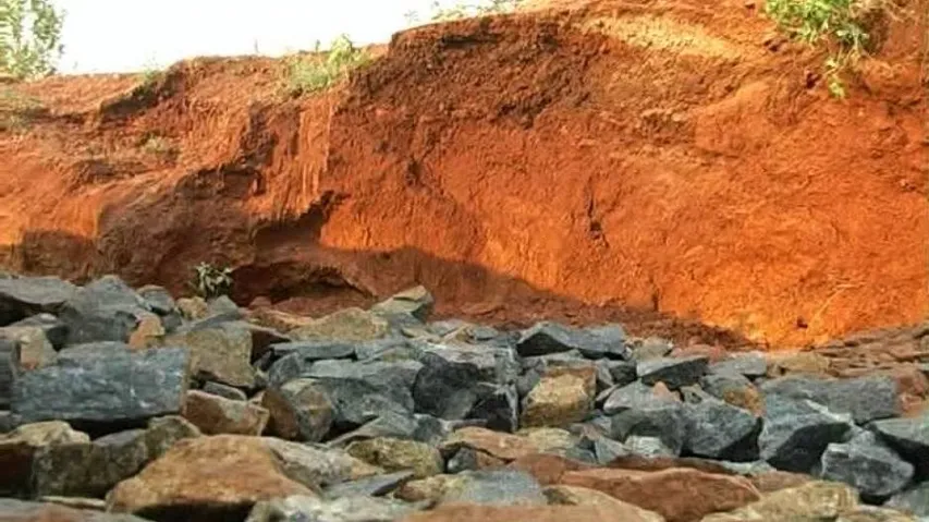 One dies, another critical in a landslide in Umerkote