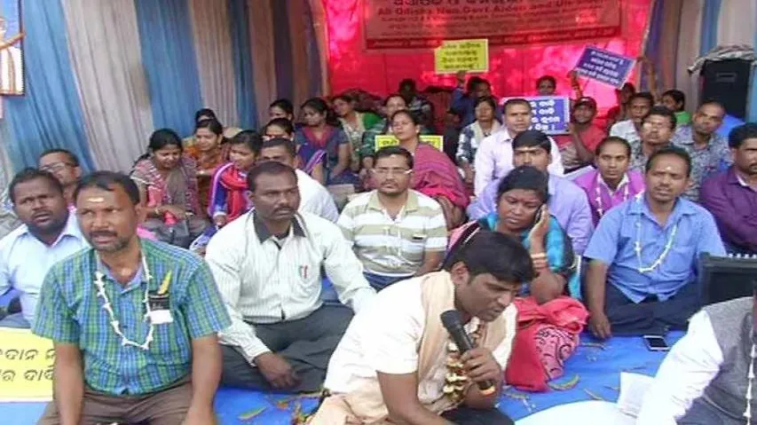 Odisha lecturers' Do-or-Die protest enters fifth day