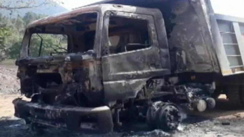 Maoists torch 6 vehicles in Kandhamal protesting road construction work