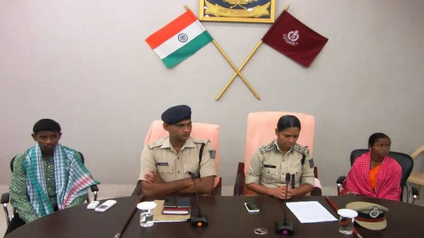 2 Maoists carrying cash reward of Rs 4 lakh each surrender