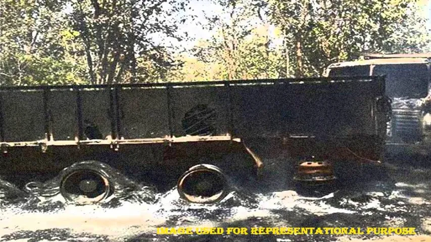 Maoists torch three vehicles in Jharkhand