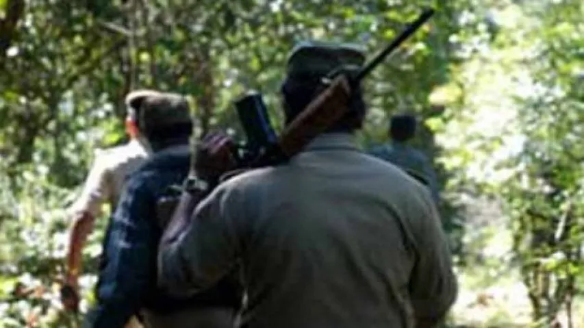 Maoists torch 6 vehicles in Jharkhand