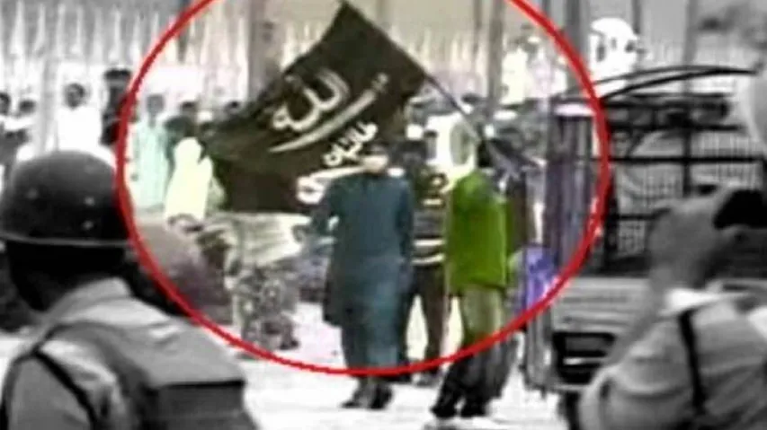 Masked men carrying ISIS flags mark post Eid prayers on J&K streets