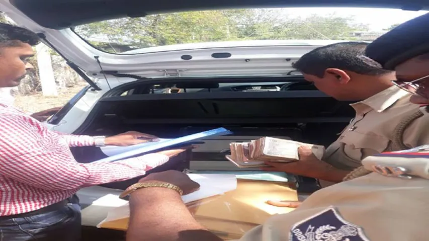 Police seize Rs 3.2 lakh from two cars in Bargarh