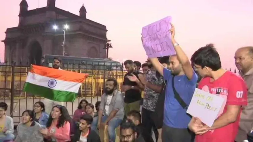 Mumbai Students hold midnight protest against violence in Delhi's JNU