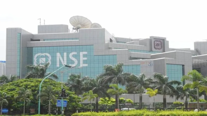 Negative global cues pull Indian equities lower