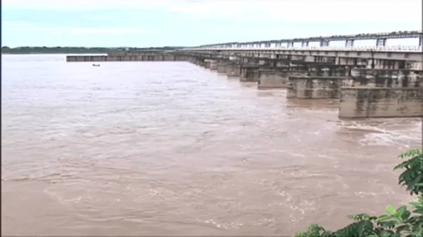 First floodwaters of Mahanadi reach Naraj