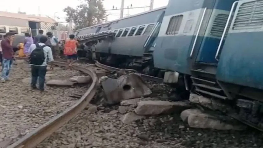 Express train derails in UP, 6 dead