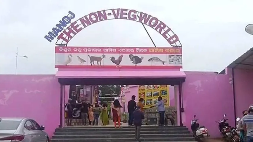 Love Non-Vegan Food? Here's A One-Stop Destination For You