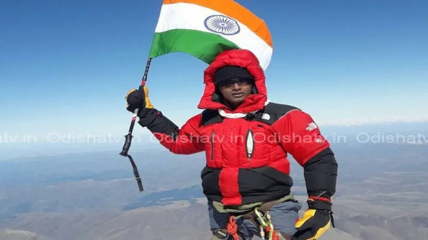 Odia mountaineer scales Mount Elbrus in Europe