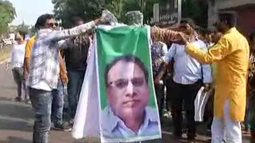 Youth Congress & NSUI burn Vishal Dev’s effigy, seek his apology