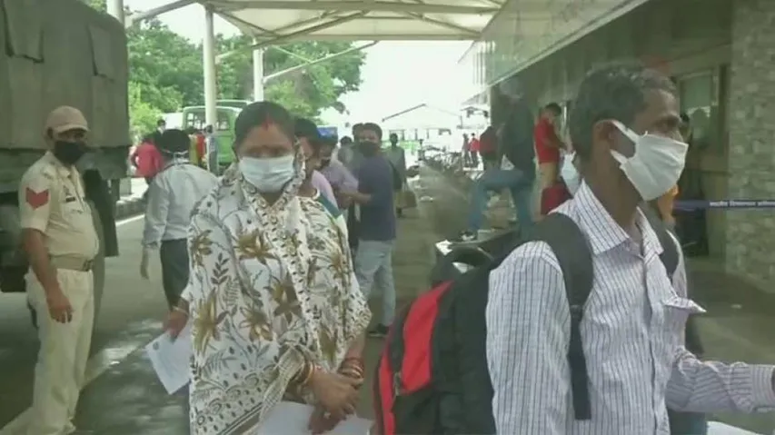 366 Stranded Migrants Leave For Odisha On Three Special Flights From Jammu