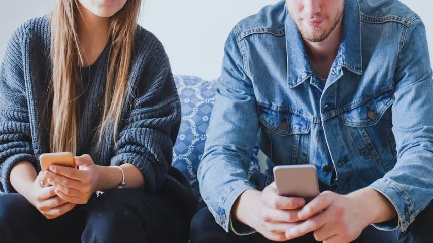 Overuse of digital devices hampers romantic relationships: Survey