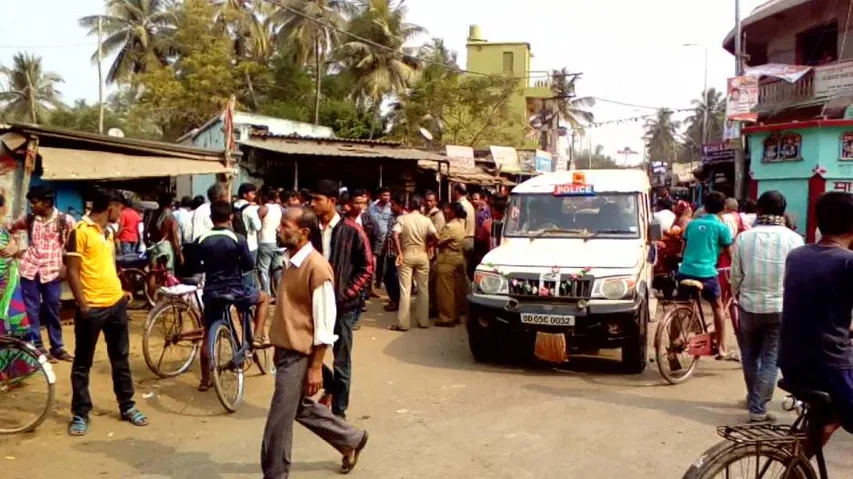 Young woman beaten up for refusing to share WhatsApp number
