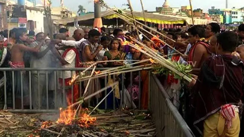 Diwali Celebrations Begin In Odisha With Many Offering ‘Paya Shraddha’ To Ancestors