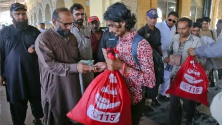 Pakistan 'frees 55 Indian fishermen, 5 civilians'