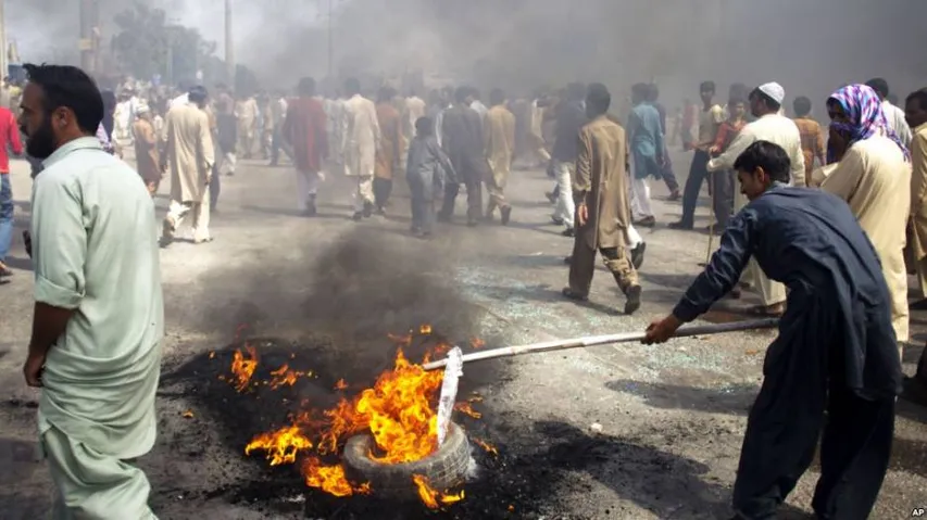 1 killed, 200 injured in Pakistan clashes; media blacked out