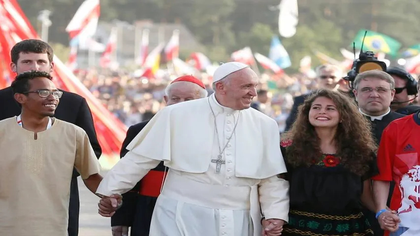 Pope leads thousands in prayer at Portugal shrine