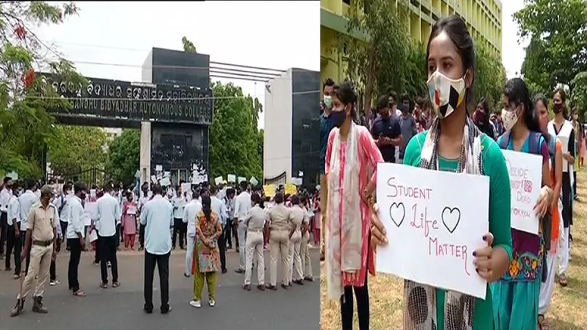 College Students Across Bhubaneswar Protest Demanding Online Examination