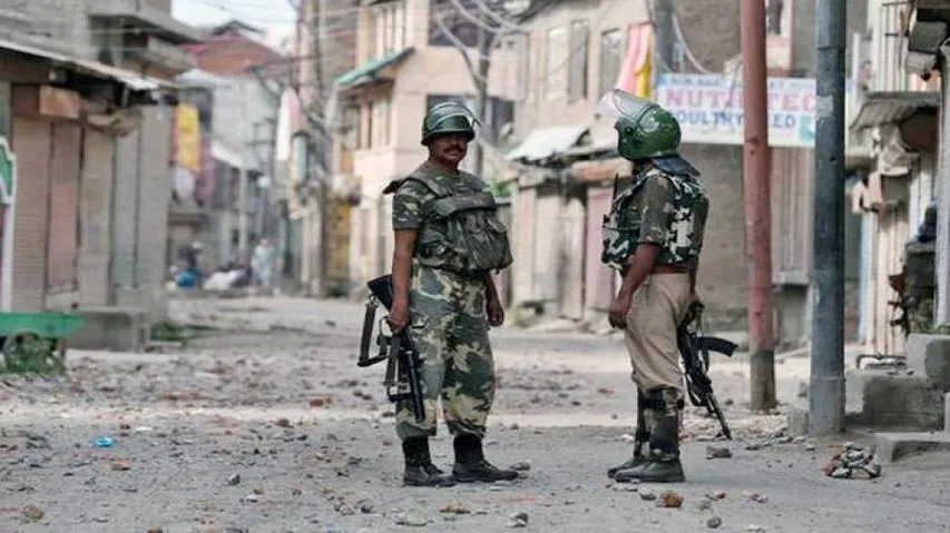 2 policemen killed in militant attack in J&K's Pulwama