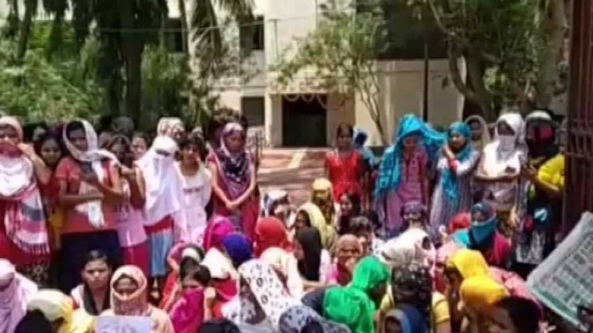 Rama Devi varsity students stage protest demanding transfer of Hostel staffer