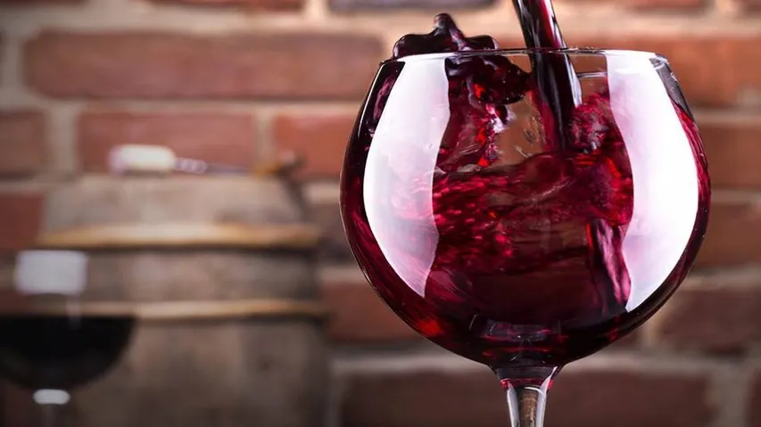 Sipping red wine may ward off your gum disease